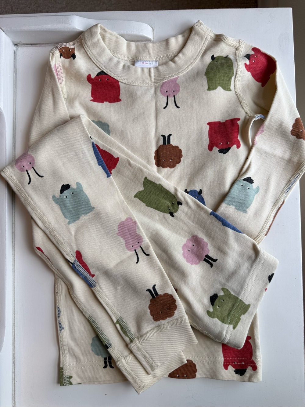 Hanna Andersson Cream Long-Sleeve Pajama Set with Colorful Monster Print